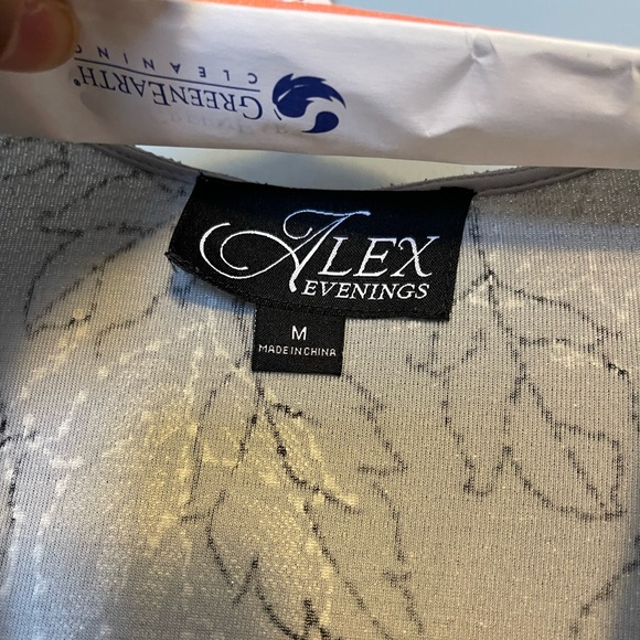 Beautiful Top - Picture 4 of 5